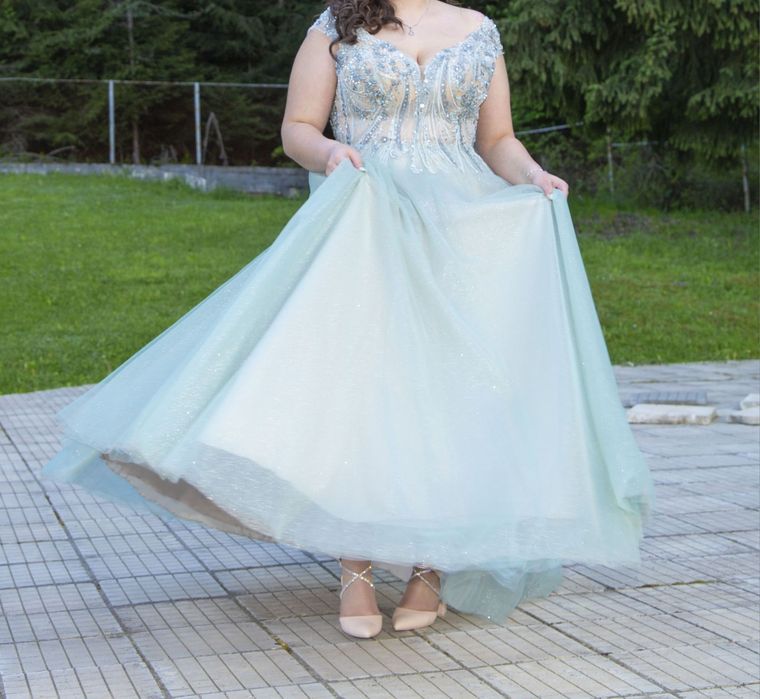 Елегантна бална рокля