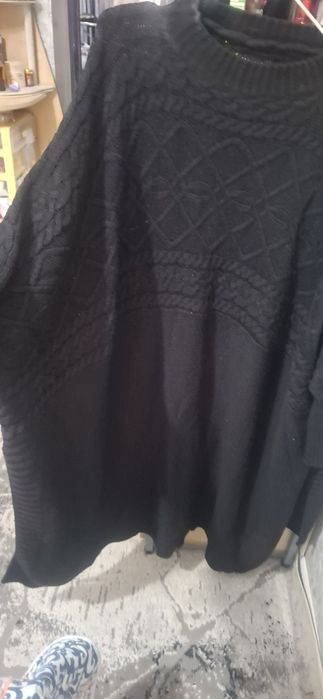 Продаётся вязаное платье-пончо