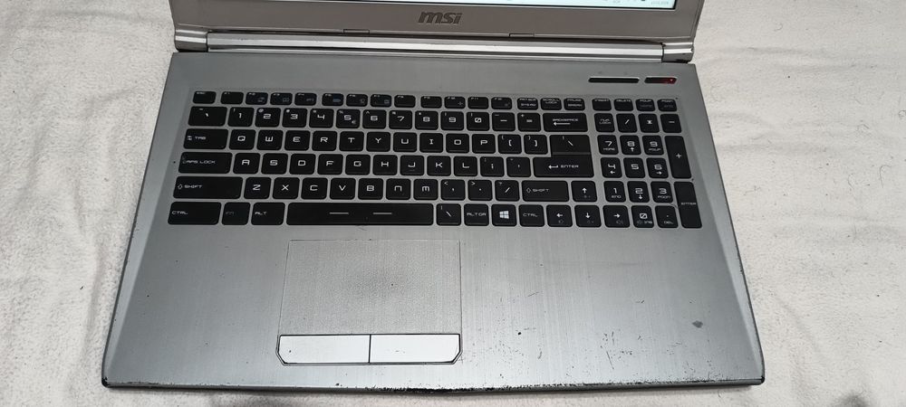 Laptop MSI – funcțional, uzură estetică, ideal office