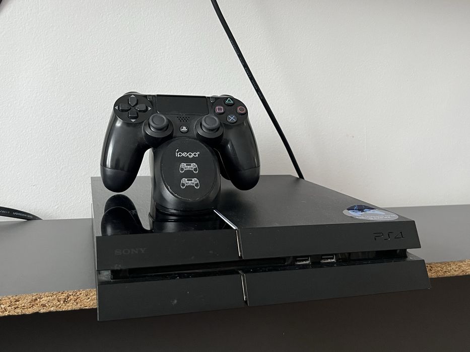 PS4 в хорошем состоянии