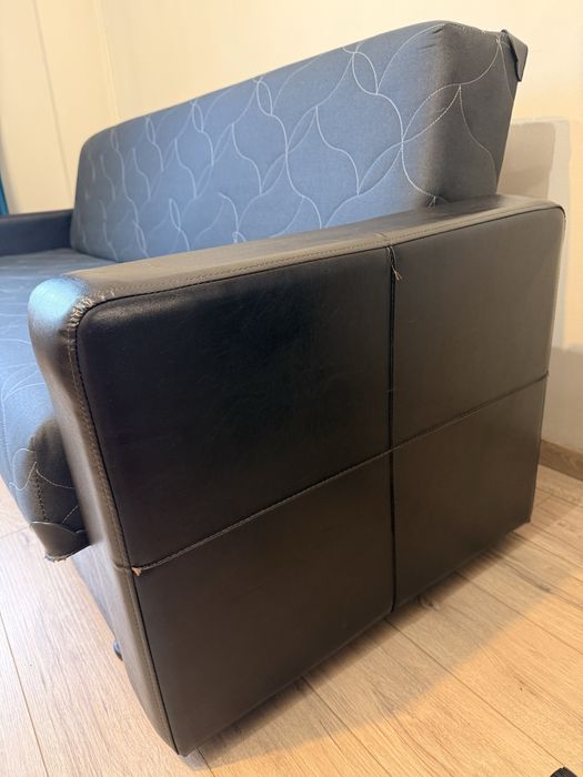 Canapea extensibila 3 locuri , cu lada aproape noua