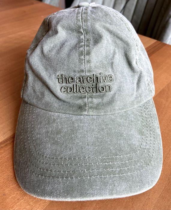 Нова шапка с козирка Mango