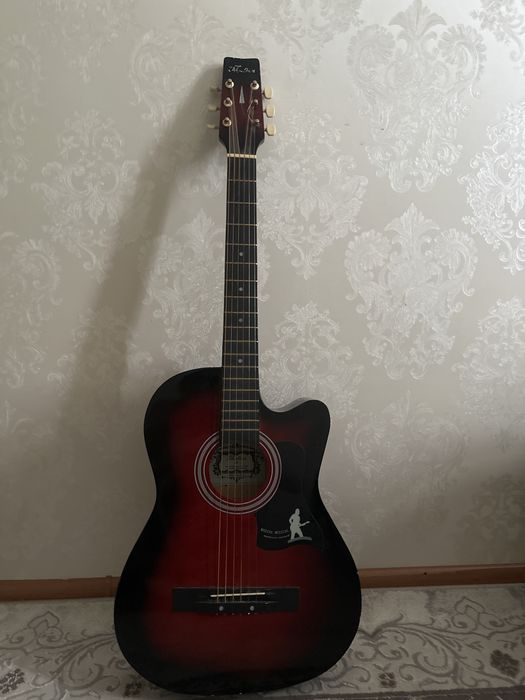 продам гитару сост отличное