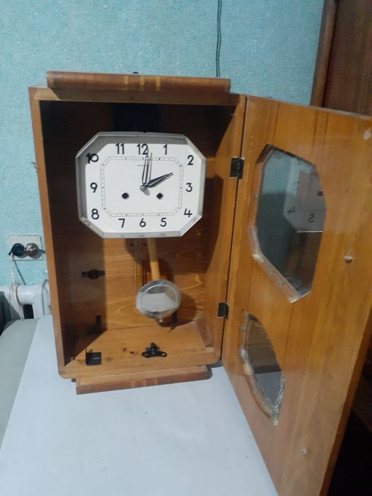 Часы с маятником