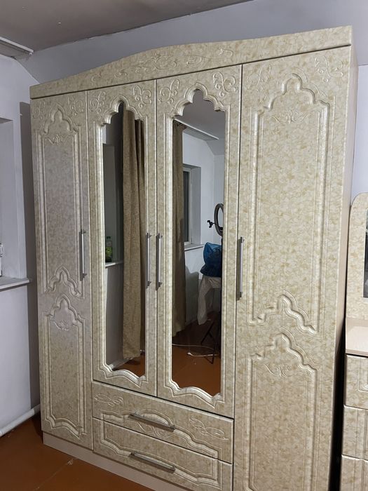 Спальный шкаф и трюмо