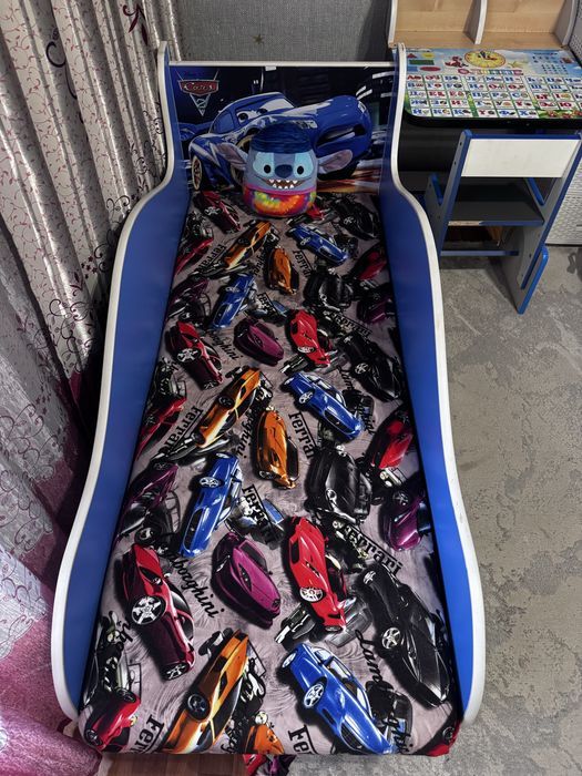 Продам кровать, стол БЕСПЛАТНО