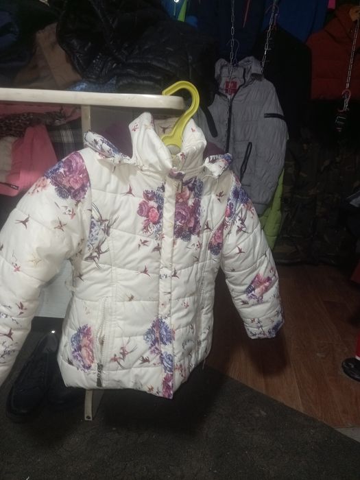Продам детские куртки пишите на ватцап