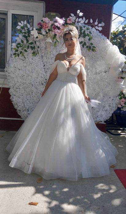 Vand rochie de mireasa