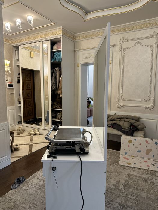 Комод с зеркалом