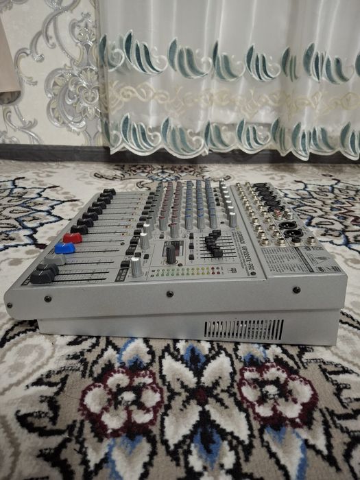 Behringer eurorack ub1222fx
