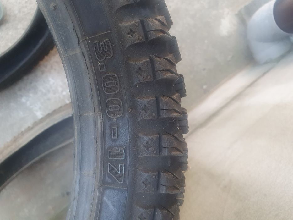 Cauciucuri motoreta pe 17