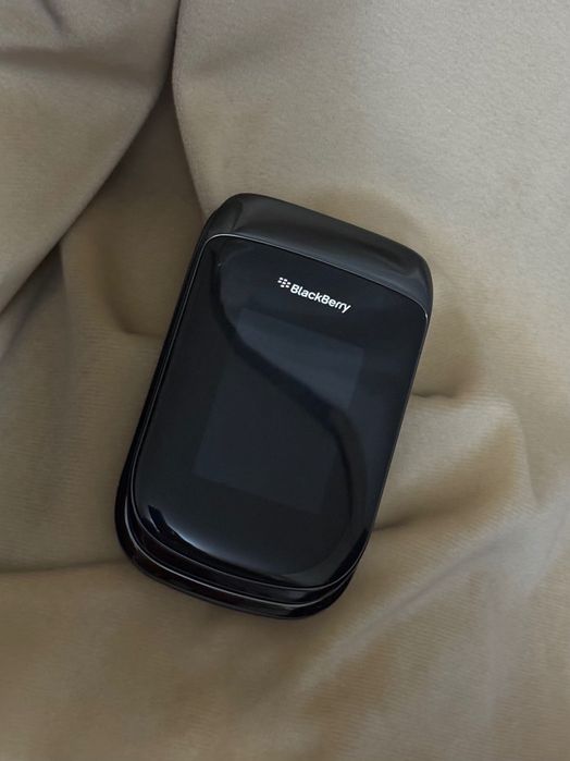 Телефон BlackBerry 9670