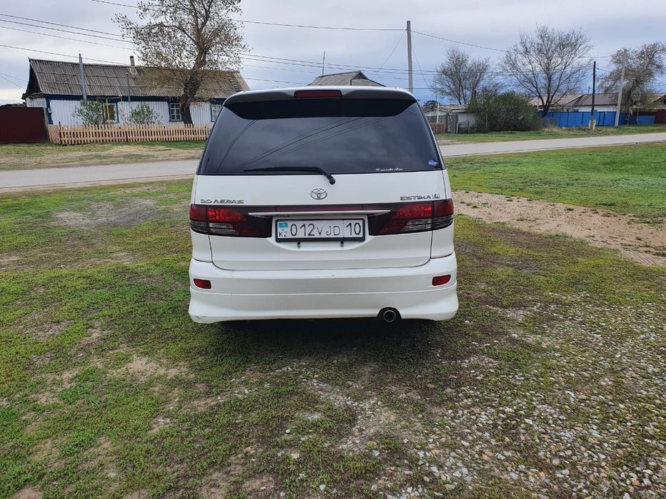 Toyota estima 012