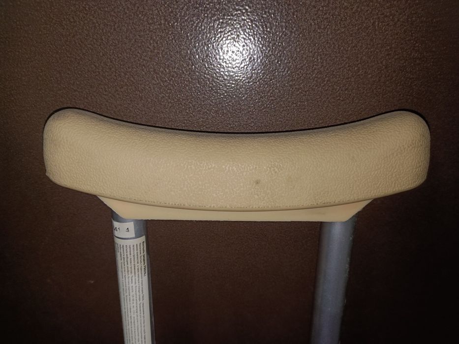 Продам костыли классические