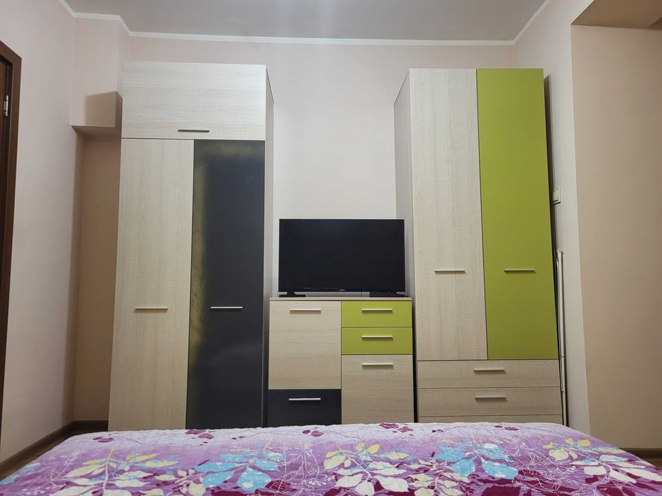 Отдава двустаен апартамент в центъра на Хасково