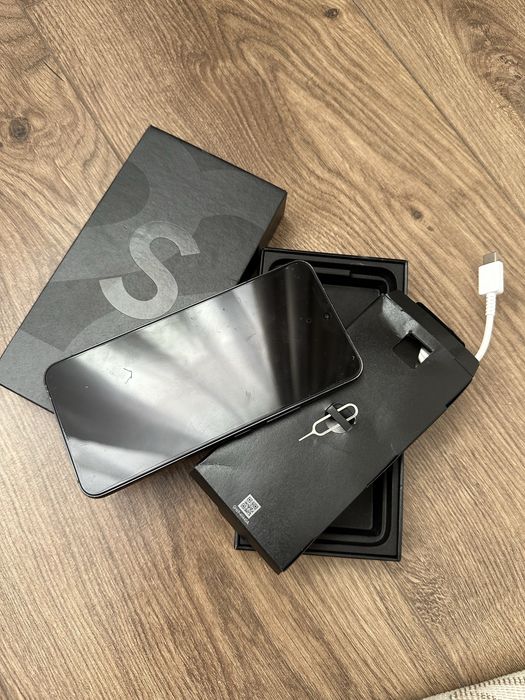 Продам Samsung S22