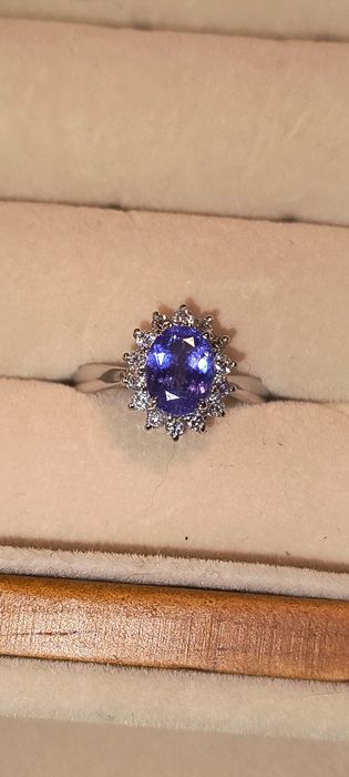 Inel cu Tanzanit și Diamante Naturale