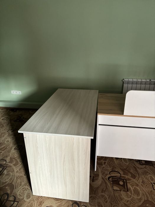 офисные столы.  ,