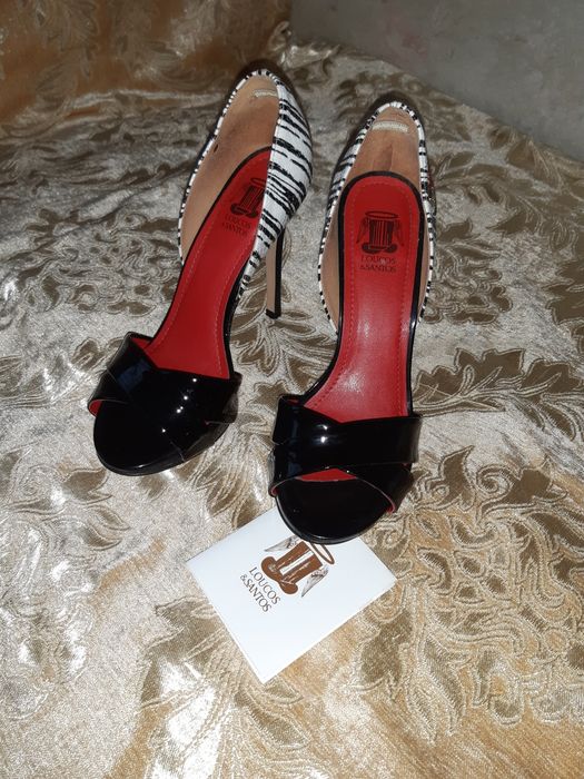 Продам очень красивые туфли оригинал LOUCOS & SANTOS