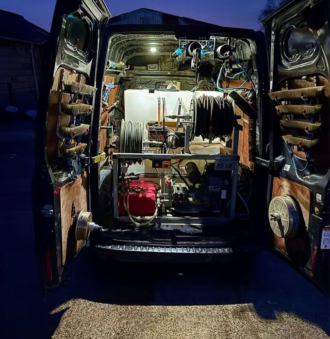 Реставрация экстерьера: мойка фасадов, камня и брусчатки.