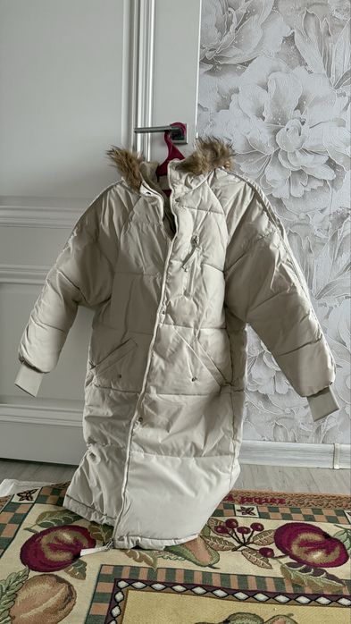 Ақ куртка сатылады