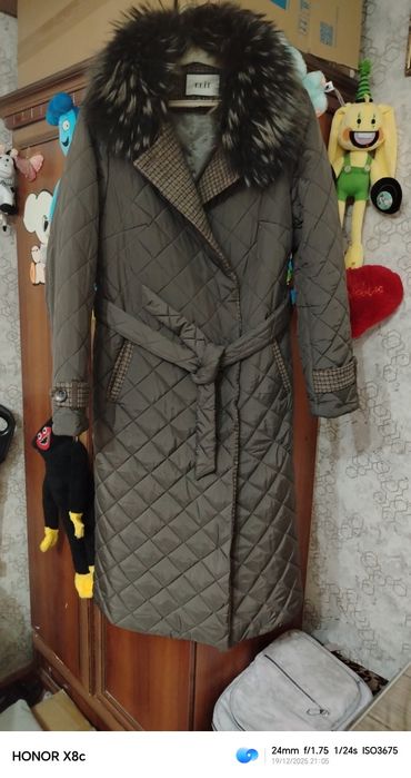 Продаю женскую куртку в отличном состоянии