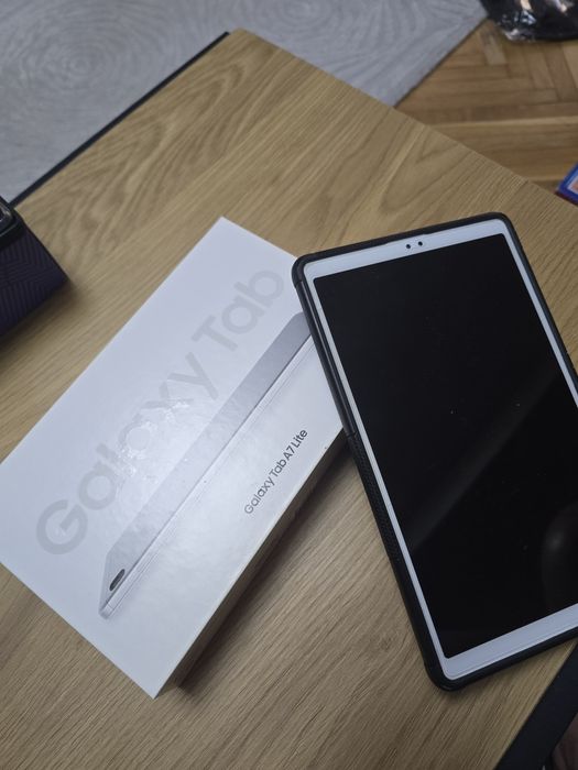 Doua tablete plus boxa JBL Flip6 cadou