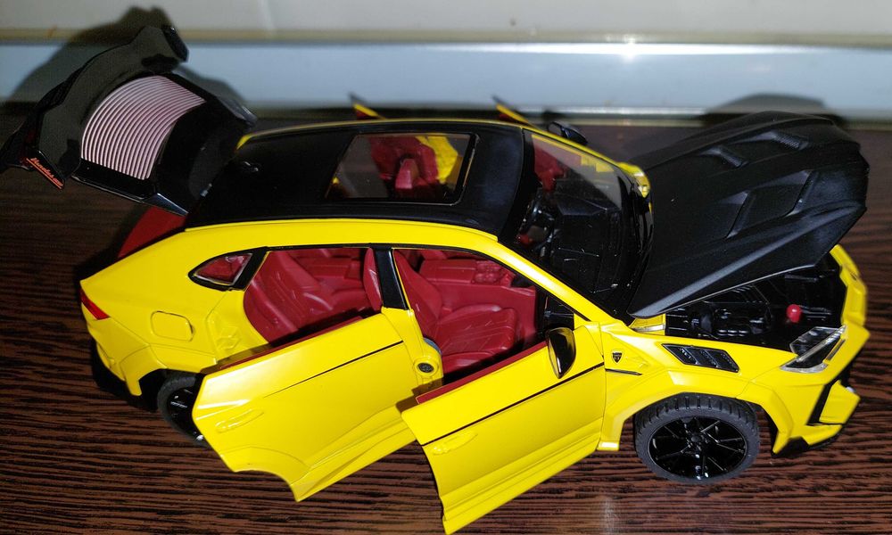 Masina Lamborghini Jucarie Macheta NOUA CUTIE