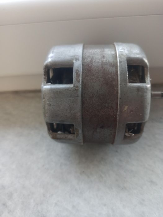 Электродвигатель,или мотор.