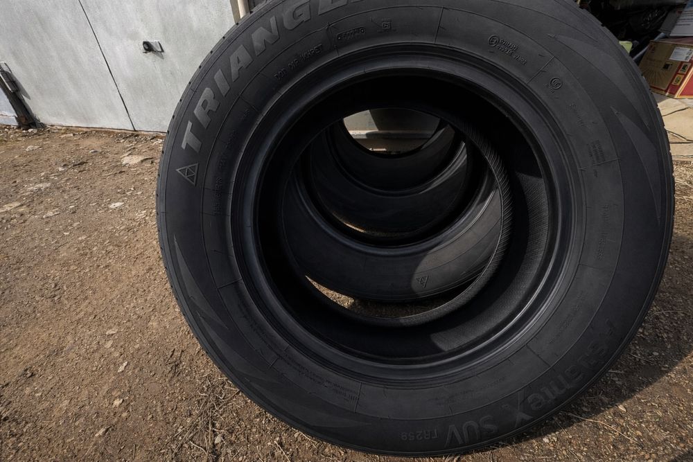 Продам резину Шины 265/60 R 18 Triangle