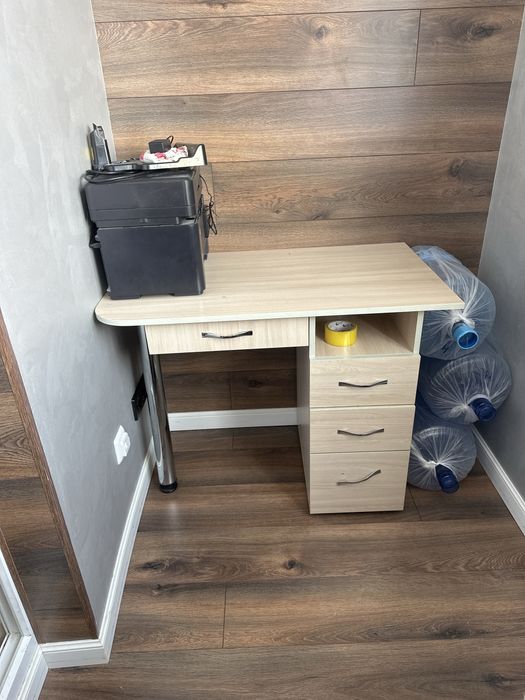 Стол маникюрный