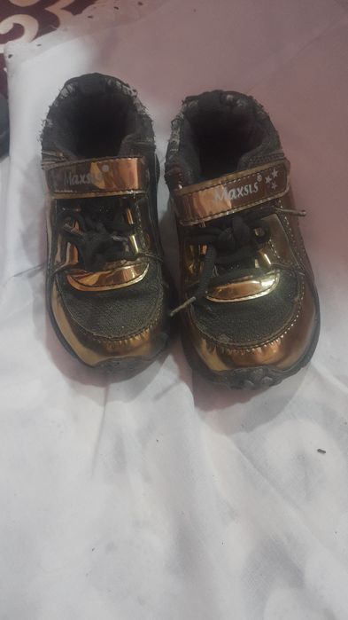 Bolalar oyoq kiyimlari