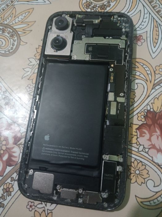 iPhone 16 avariat (pentru piese) – Placă de bază funcțională, Neverlocked