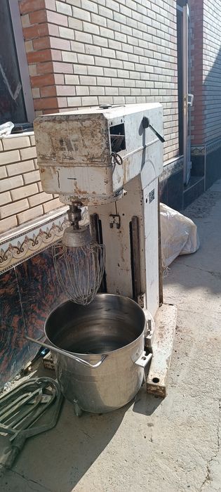 Katta mikser xamir aralashtirishga tel qilsangiz gaplashamiz