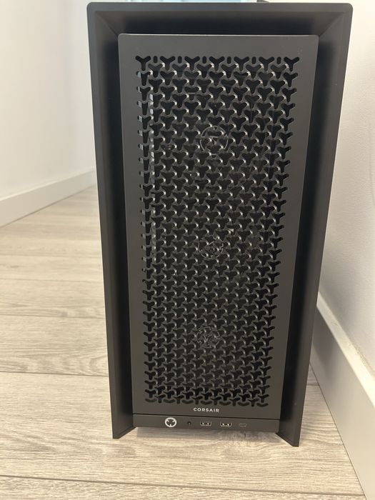 PC Gaming Ryzen 7 9800x3d RTX 5070 32Gb DDR5 2Tb FĂRĂ RGB [Impecabil, în garanție 1 an]