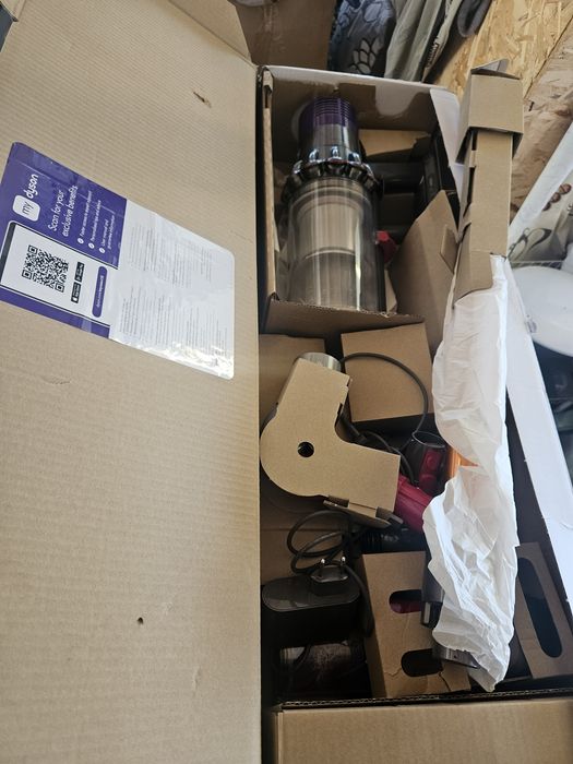 Продавам Dyson Cyclone v10 absolute