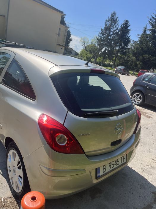 Opel corsa  двуврата
