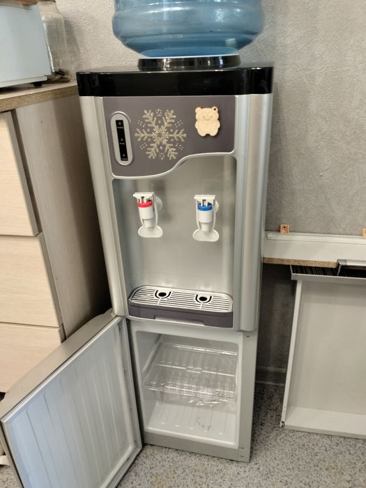 Продам кулер для воды почти новый