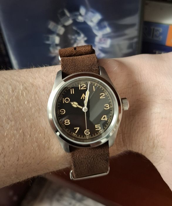 Militado Murph, 38 mm, 316L, safir