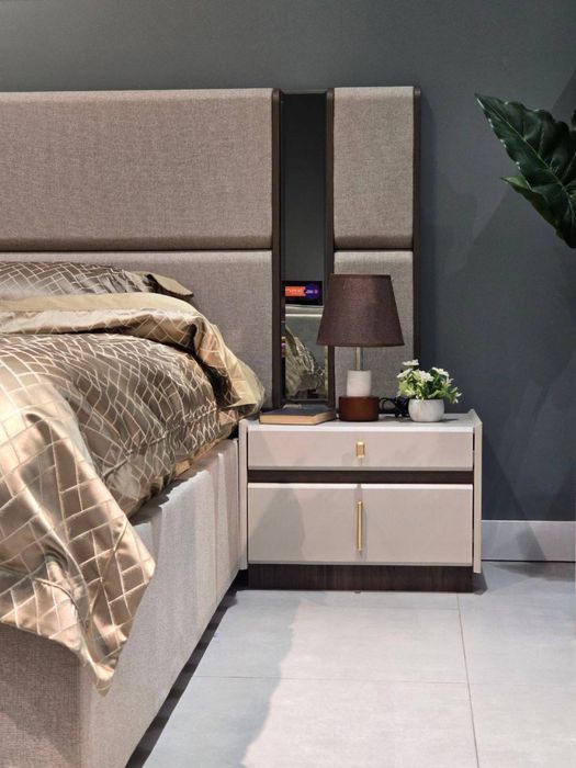 Спальный гарнитур Хай-тек 
Изготовлена из качественных материалов