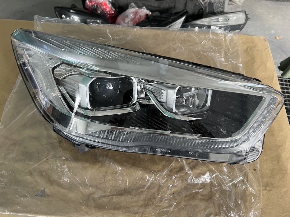 Far dreapta Bi-XENON Ford Kuga 2 facelift 2016-> GV4113D154AJ 2209865