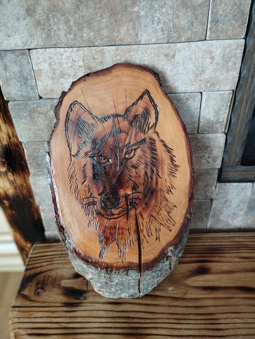 Tablouri pirogravate cu diferite imagini