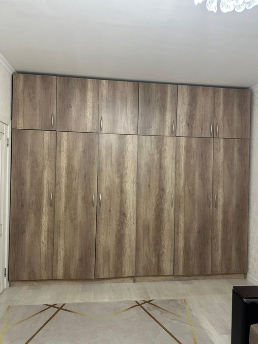 Шкаф , очень вместиельный шкаф для одежды и ещё других, шифонер,шкаф д