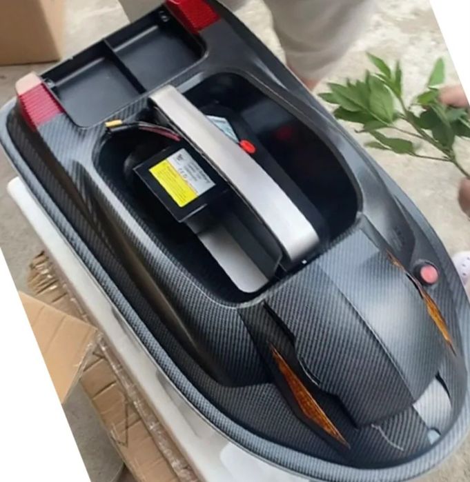 Нов модел  лодка за захранка HJ 817 с круиз контрол