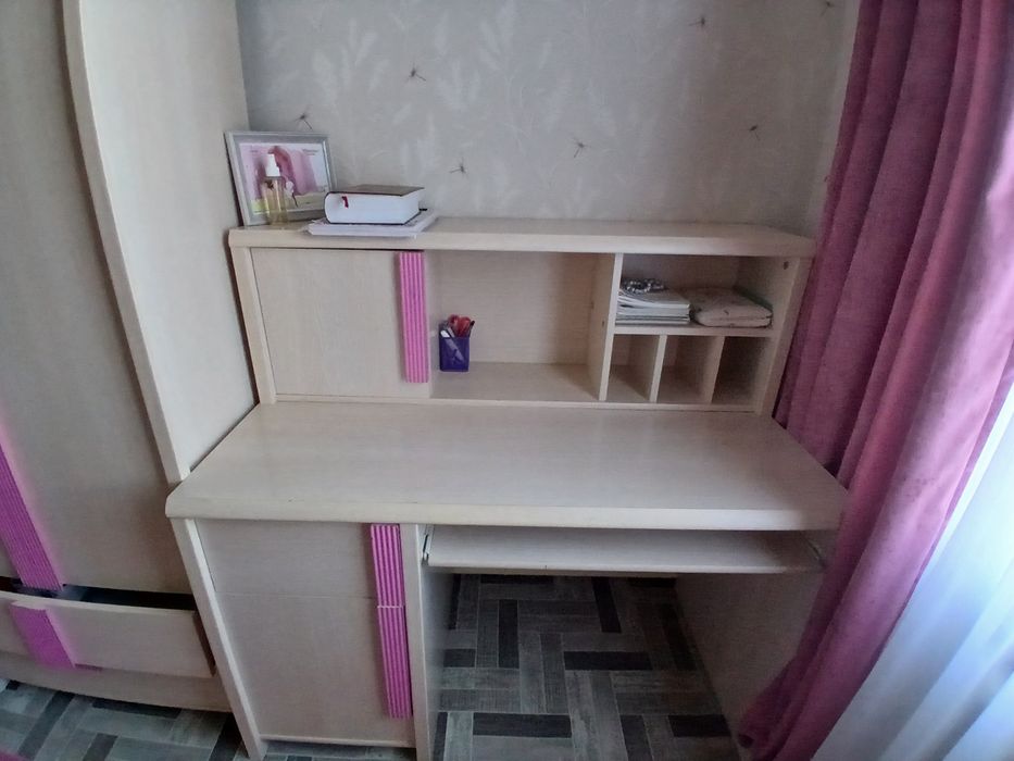 Детский кровать и шифоньер