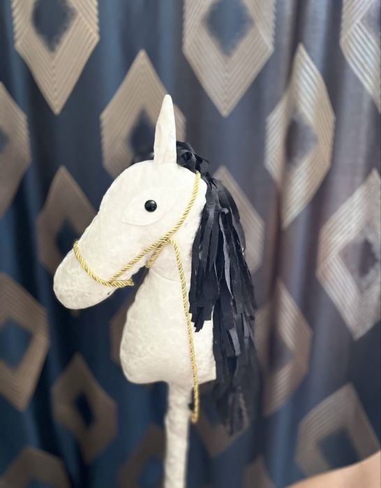 Лошадка на палке для детских игр