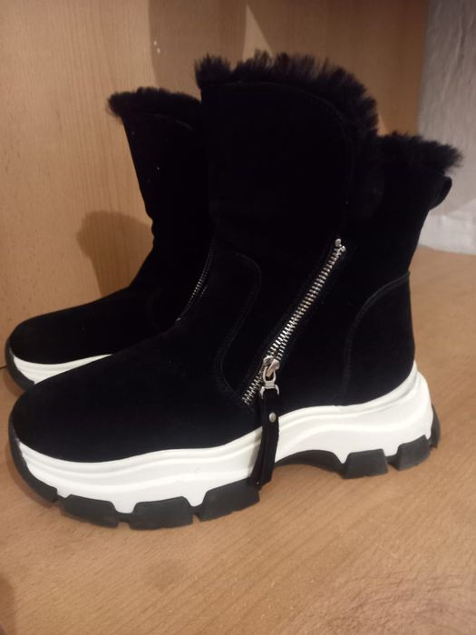 Продам замшевые сапоги