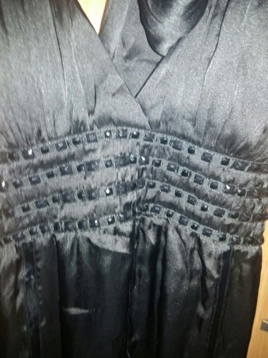 Черна стенен рокля