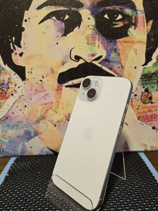 iPhone 15         .