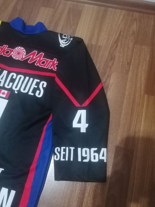 Tricou hochei pe gheață
